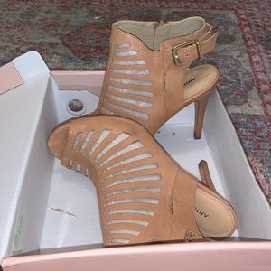 Antonio Melani Nude Heels, Size 9.5